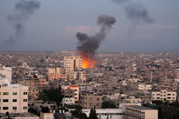 Gázai konfliktus – Izrael korlátozott tűzszünetet tart a gázai harcokban