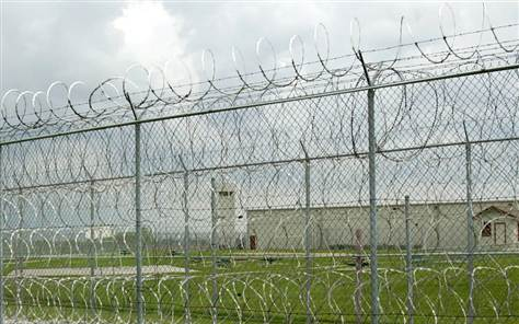 Fegyverrel akart bevonulni a börtönbe egy szigetszentmiklósi férfi