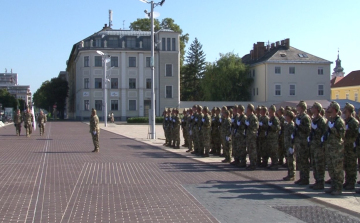 Győr belvárosában tettek katonai esküt