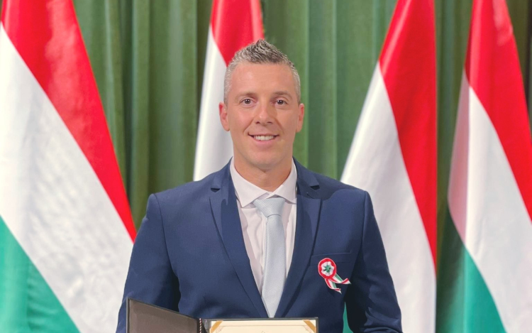 Magyarország Érdemes Művésze díjat kapott Velekei László