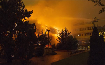 Tűz a Testnevelési Egyetemen -Teljes terjedelmében égett az épület