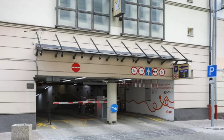 Átmenetileg zárva lesz a Jókai Parkolóház Győrben