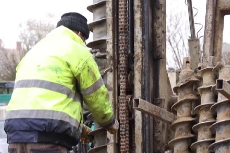 Telepítik a monitoring kutakat