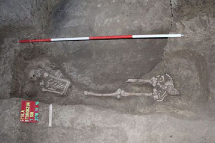 Középkori kincset talált egy férfi, miközben vízóraaknát ásott