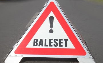 Hatalmas karambol Pápánál a 832-es úton