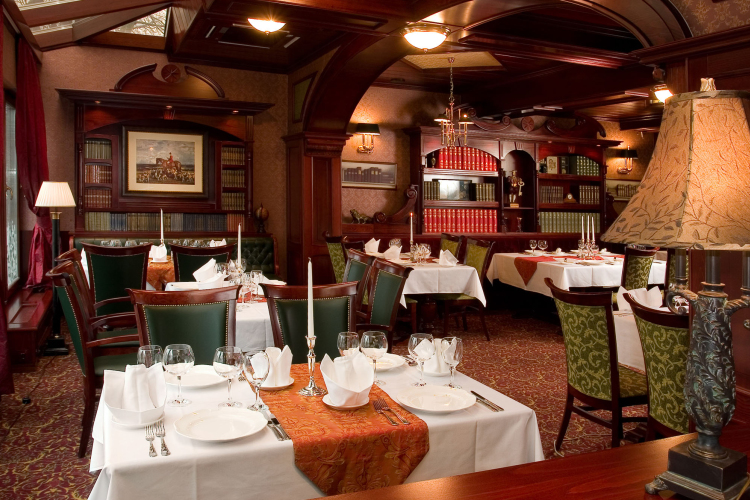 Királynői borvacsora a Golden Ball Étteremben