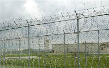 Fegyverrel akart bevonulni a börtönbe egy szigetszentmiklósi férfi