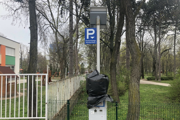 Április 20-ig még nem büntetnek az újonnan kialakított fizetős zónában