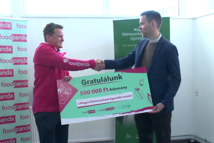Fél millió forintot ajánlott fel a foodpanda a Magyar Élelmiszerbanknak