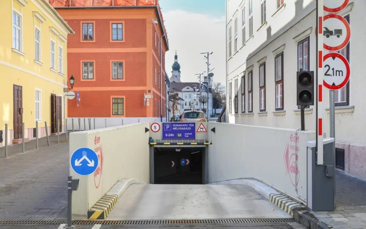 Októbertől drasztikusan emelkedik néhány győri parkolóházban a parkolás