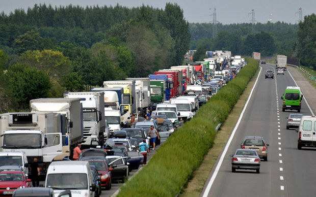 Óriási dugó alakul ki az M1-es autópályán 