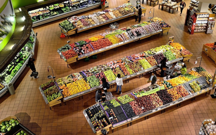 Ez mindenkit érint: 20 százalékos drágulás jöhet a boltokban