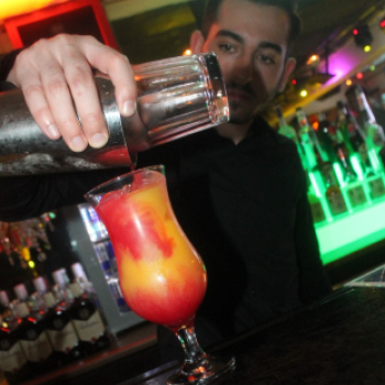 2018.05.25.Mamma Mia Retro Péntek Dj:Hubik Fotók:árpika