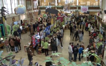 Diákok kísérleteztek a Fizika Napján