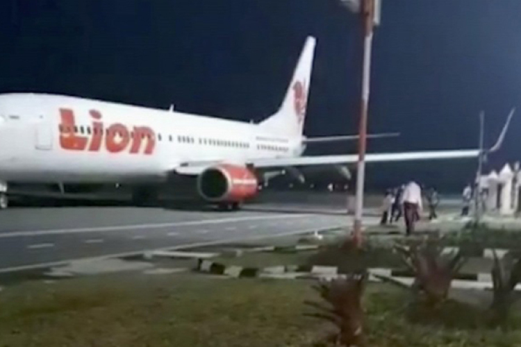 Villanyoszlopnak ütközött egy repülőgép felszállás közben