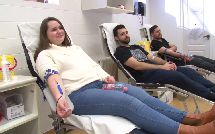 Győri újságírók is adták a vérüket