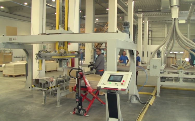 Új gyártócsarnokot avatott a Graboplast