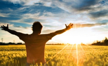 Marad a napsütéses idő