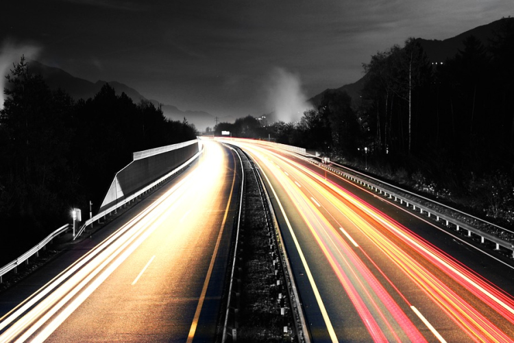 Vasárnap hajnalban szünetel az e-matrica és az e-útdíj értékesítése