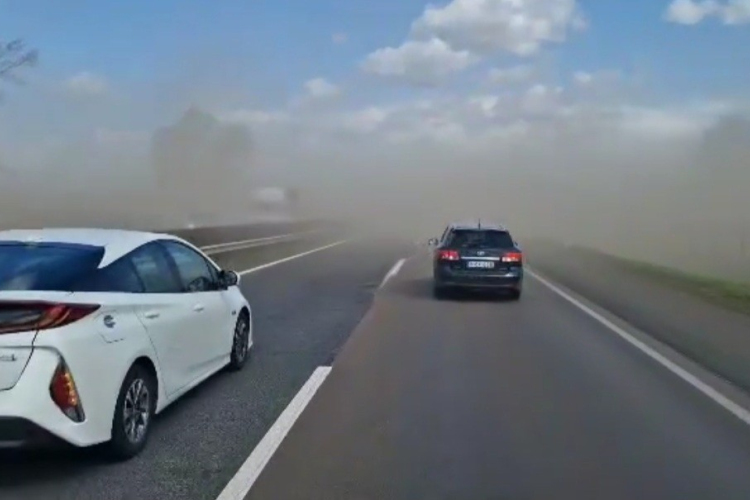 Közlekedők figyelem! Porátfúvások lehetnek az M1-esen