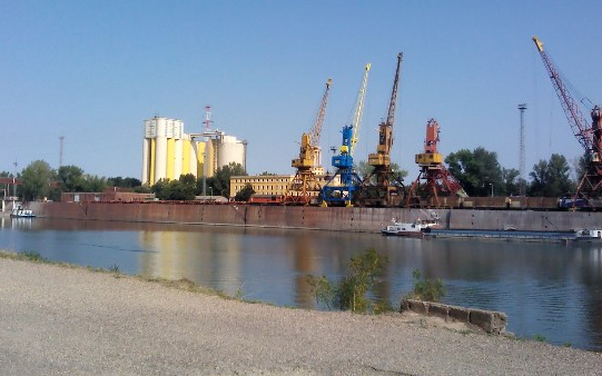 Kevesebb áru a Dunán, de a gönyűi kikötő életképessé válhat