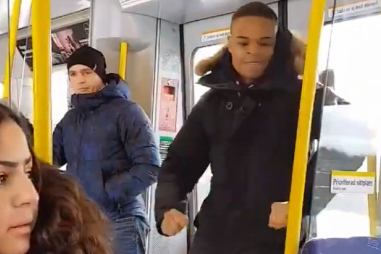 Migráns támadt egy idős asszonyra a villamoson