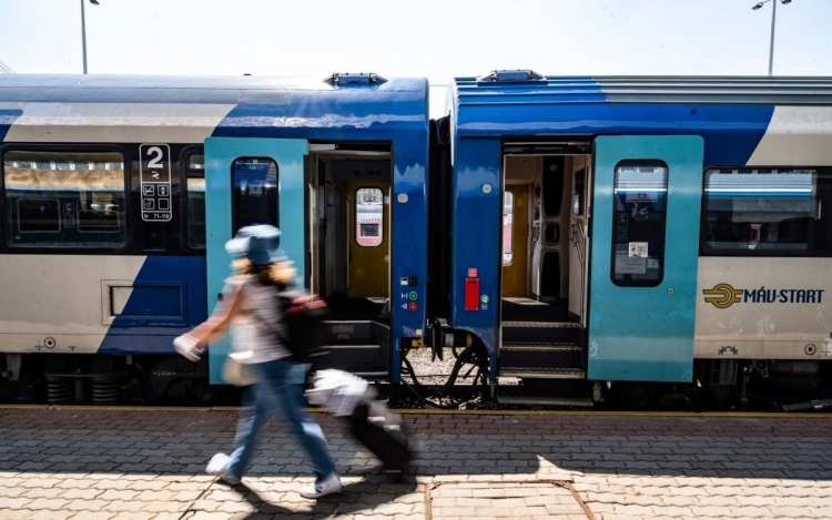 Augusztus végétől több vonalon változik a vonatok menetrendje