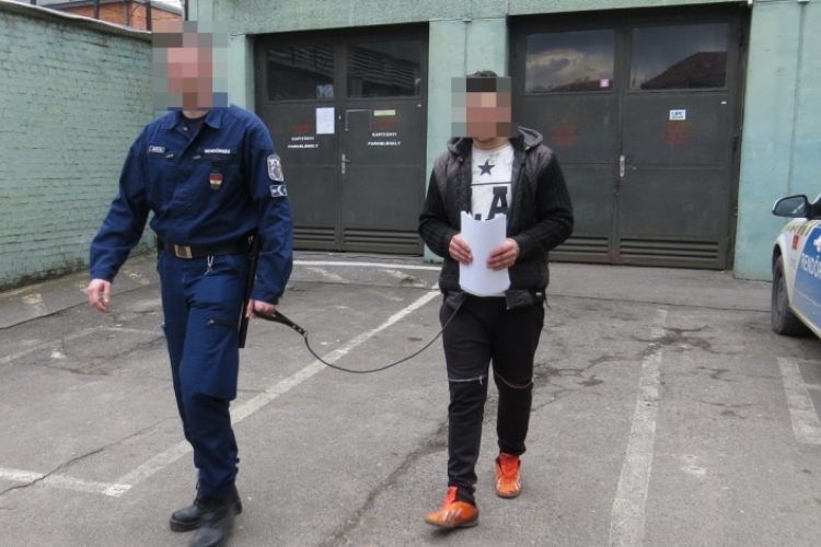 80 éves asszonyra támadt a 19 éves rabló - Elkapták