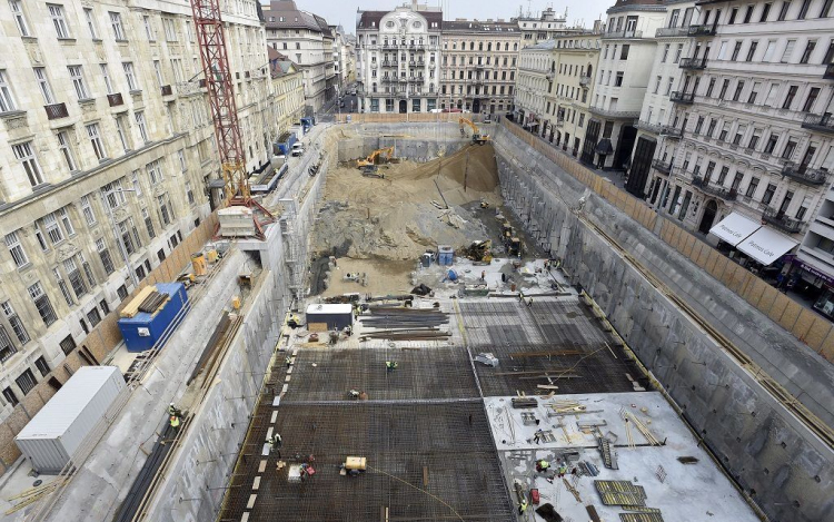 Lezuhant egy munkás Budapesten
