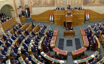 A kormány családvédelmi akciótervéről szavaz a parlament