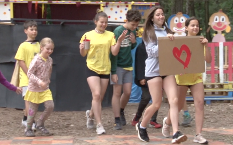 Cirkuszi hangulat a táborban