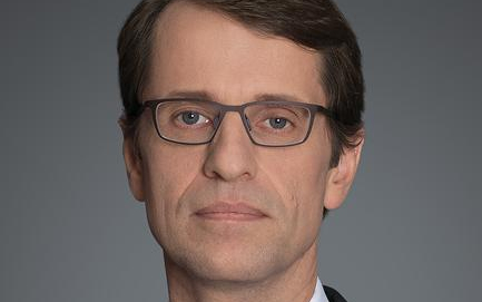 A látás-visszaállító terápiát kidolgozó kapja a Semmelweis Egyetem legrangosabb díját