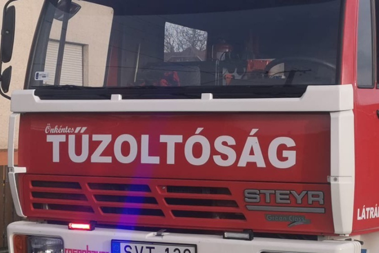 Berendezési tárgyak égtek, fa dőlt az úton haladókra
