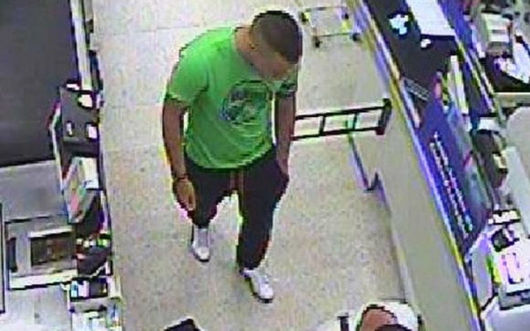 Szeszes italt loptak egy győri bevásárlóközpontból  