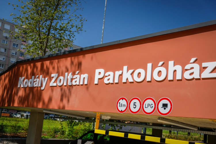 Alapvető változások léptek életbe a Kodály-parkolóházban – mutatjuk