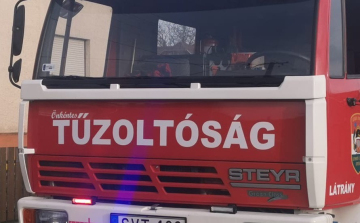 Berendezési tárgyak égtek, fa dőlt az úton haladókra