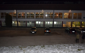 BMW-t lopott a győri uszoda parkolójából