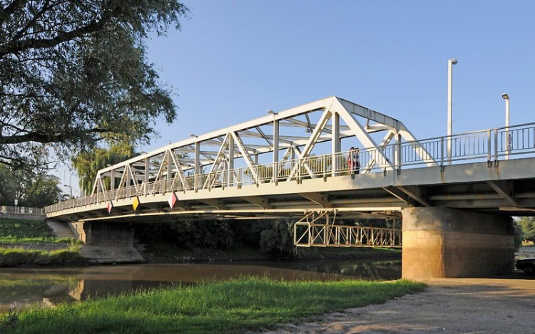 Lezárták a Petőfi hidat Győrben