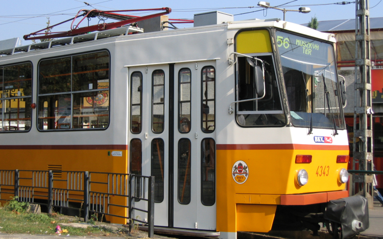Csütörtöktől újra a rendes vonalán jár az 56-os és 61-es villamos