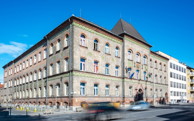 A Széchenyi-egyetem alá tartozik augusztustól a Jedlik-iskola