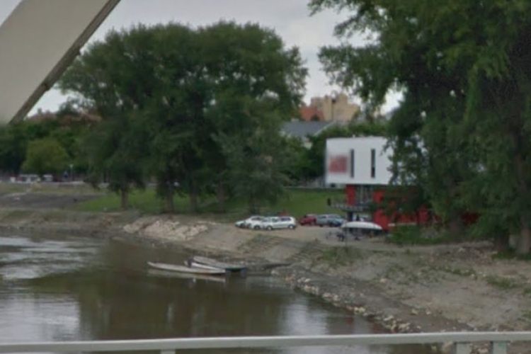 Csáklyákkal keresnek egy autót a Rábában