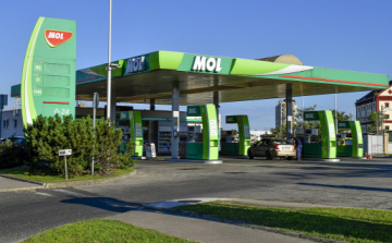 Péntektől ismét jelentősen olcsóbbért tankolhatunk