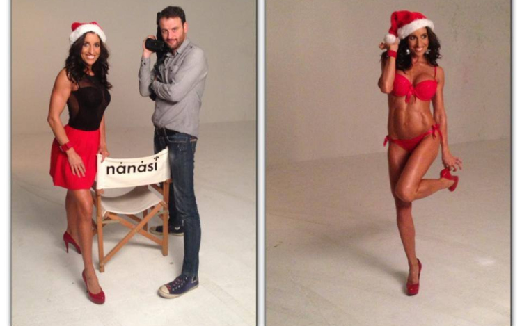Rubint Réka szexin pózol Mikulás-sapkában  