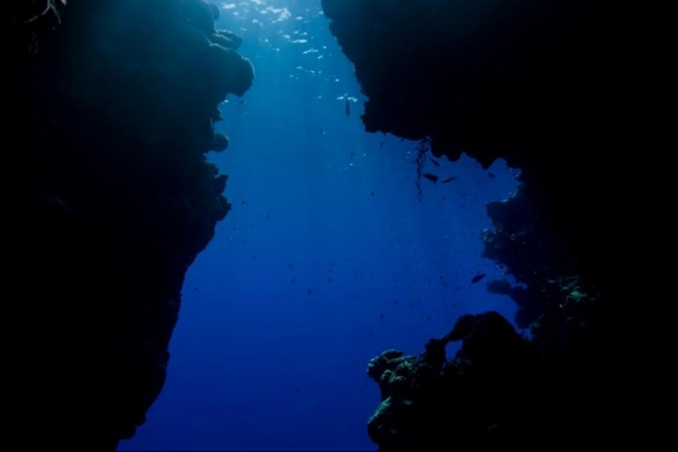 A kutató, aki rekordokat döntve felfedezte az óceánok legményebb pontjait