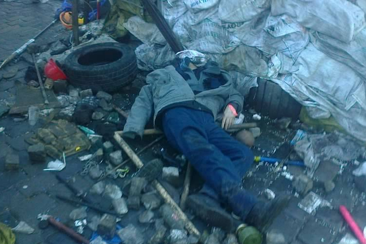 Videó: fiatal lány kért segítséget a kijevi zűrzavarból