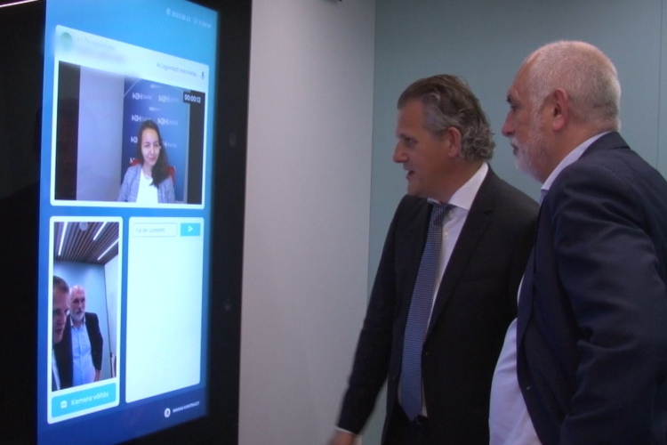 Kapszulában bankolhatnak az egyetemen