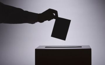 Franciaországban arányosabbá teszik a választási rendszert és csökkentik a képviselők számát