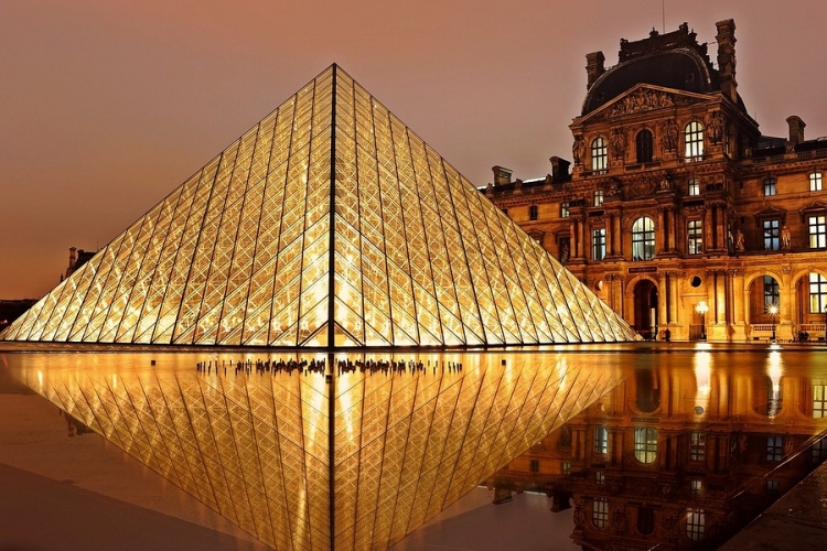 Létszámhiánnyal küszködik a párizsi Louvre a rekordlátogatottság ellenére
