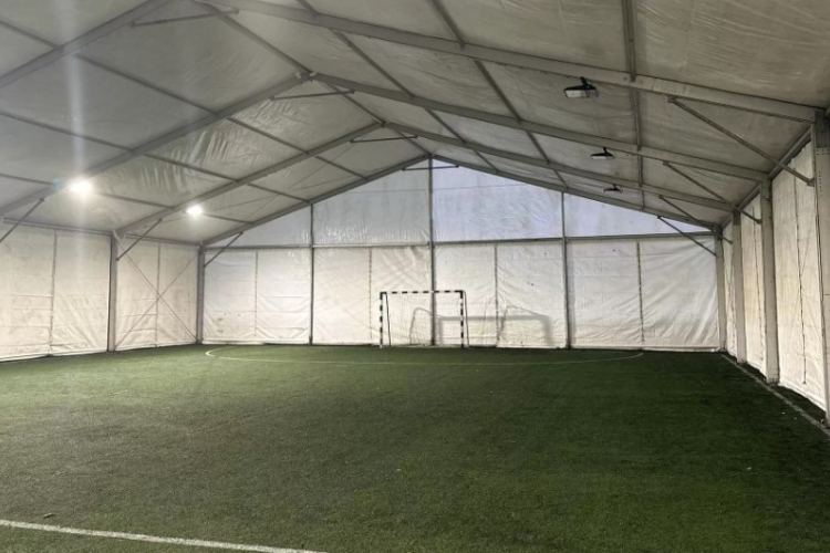 Befedték az egyik pályát a Barátság Sportparkban