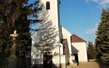 Az ásványi templomba mentek lopni, egy rendőrautó is összetört